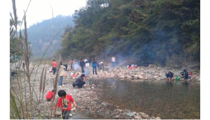 公司組織員工燒烤活動(dòng)