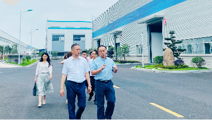 紹興市檢察院檢察長(cháng)程曙明領(lǐng)導一行蒞臨日發(fā)精機調研考察